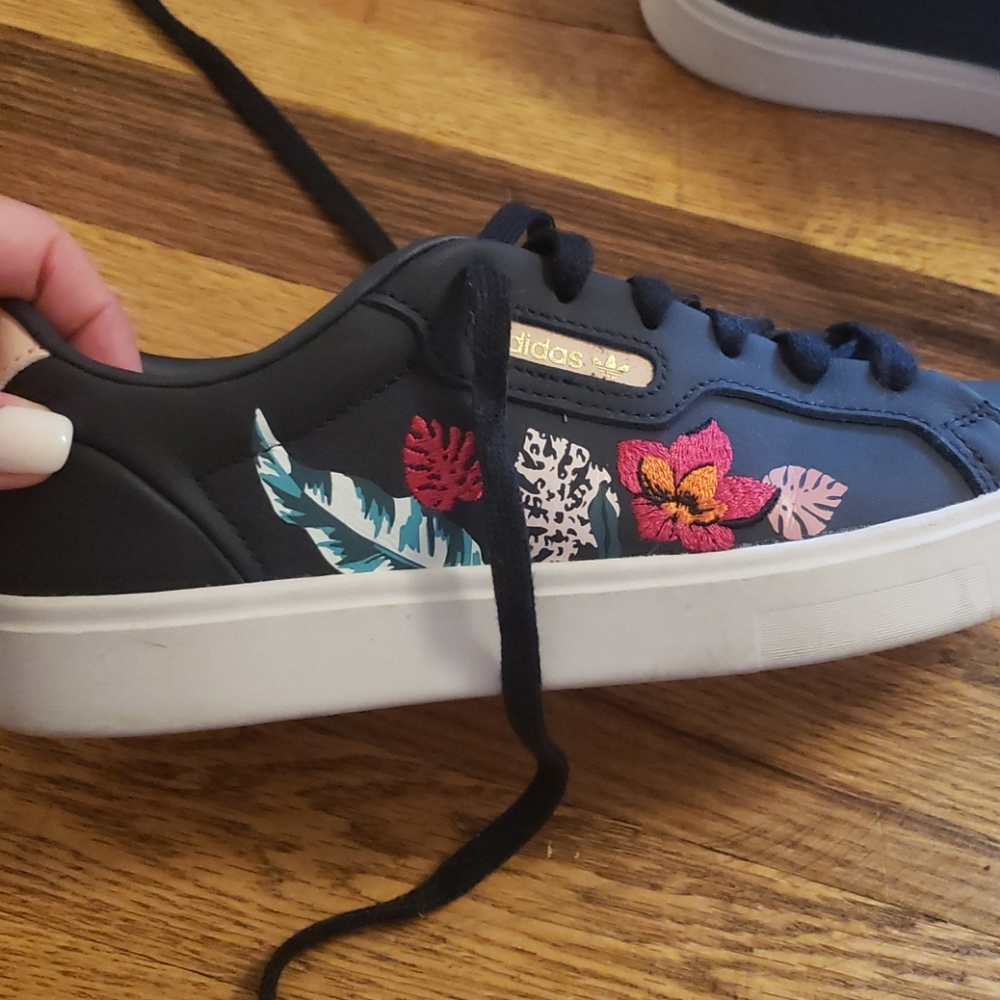 Adidas Sneakers